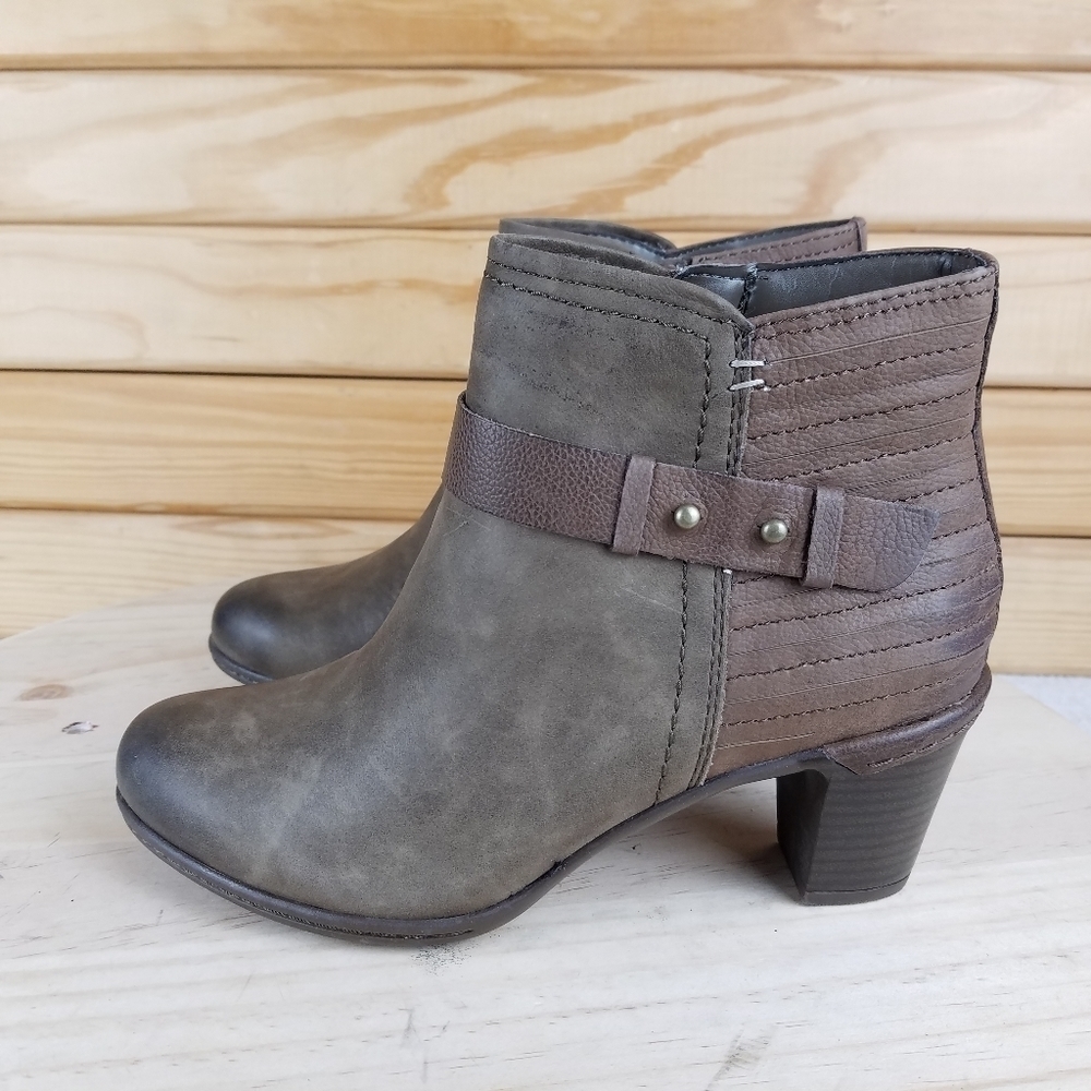 NWT Rockport Ankle Boots Cobb Hill Rashel Stone Brown Nubuck Leather 5.5W Bootie